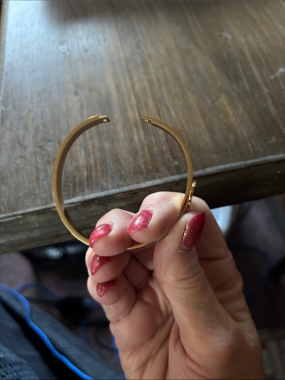 Beautiful gold bangle - Picture 2 of 3